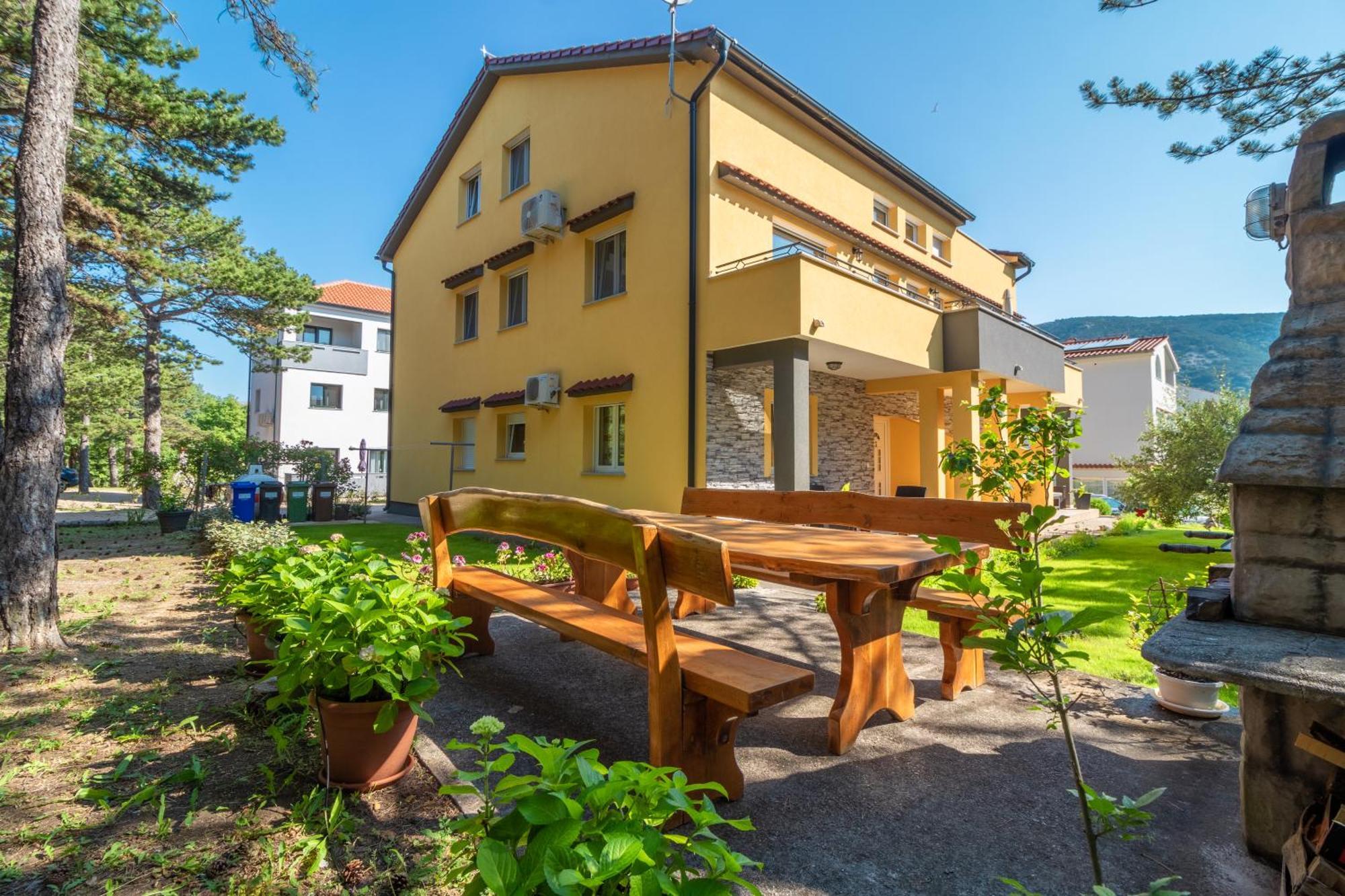 Apartments Gracia Baska  Ngoại thất bức ảnh